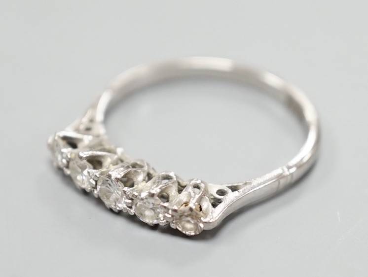 A plat and 18ct five stone diamond set half hoop ring, size K, gross weight 2 grams.